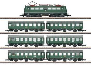 Märklin Train set "Holiday train" with electric locomotive BR 140 (81304) Märklin Train set "Holiday train" with electric locomotive BR 140 (81304)