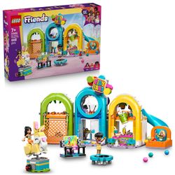 LEGO Friends Cooler Indoor Playground (42686) LEGO Friends Cooler Indoor Playground (42686)